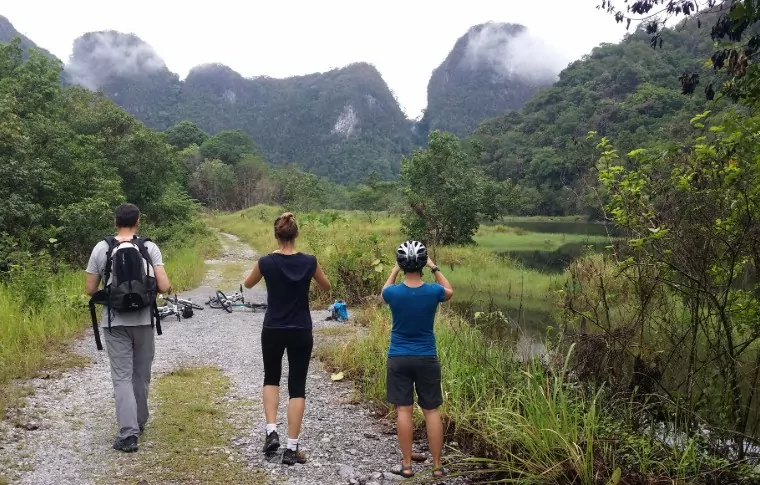 Borneo Outdoor Discovery: Orangutan, Off-Road Biking, & Caves
